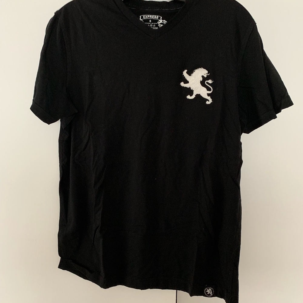 Black shirt sleeve T